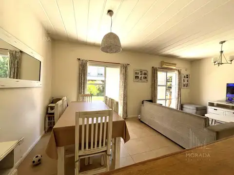 Casa en Alquiler con 2 cocheras
