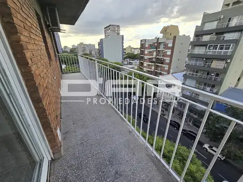 ALQUILER 3 AMBIENTES SUPER LUMINOSO AL FRENTE CON BALCÓN CORRIDO - RIVADAVIA 9600