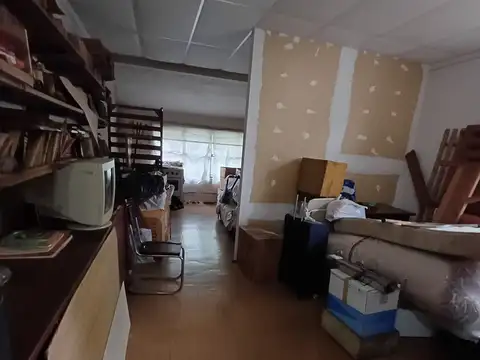 Casa de 4 niveles en Pocitos a RECICLAR