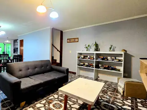 Casa en Venta con 2 cocheras