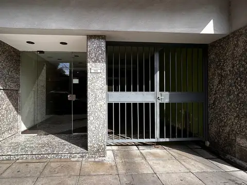 Departamento monoambiente dividido - cocina separada - zona centro en Venta - Morón