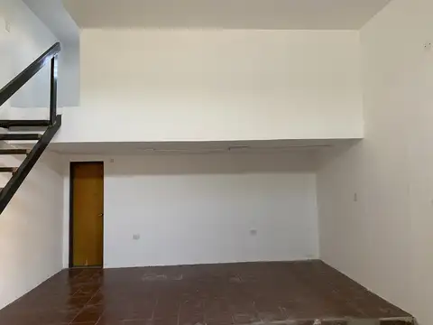 Local en Alquiler en Villa Luzuriaga, $ 900.000