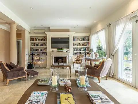 Casa 7 ambientes con 5 baños