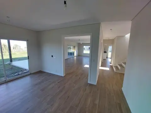 Casa 6 ambientes con 3 baños