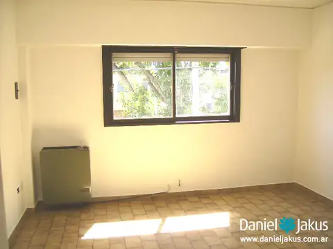 Departamento en Alquiler en Plaza Irigoyen, $ 400.000