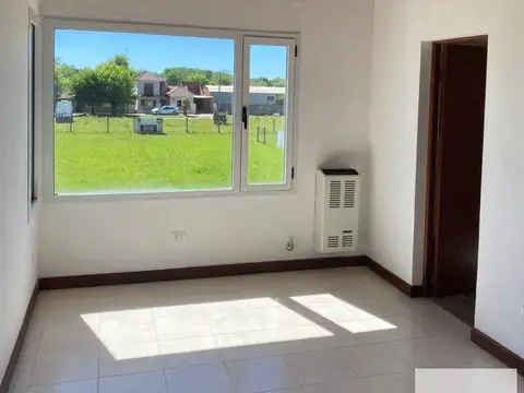 Casa 3 ambientes con 2 baños