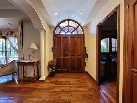 Casa en Venta en Barrio Parque, USD 600.000