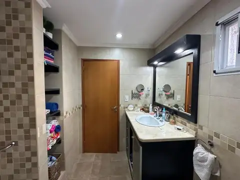 VENTA CASA CON JARDIN EN MARCOS PAZ 5747