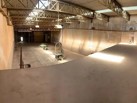 Galpon en Alquiler 35  mts Fondo