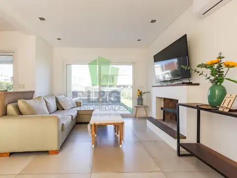 Casa 4 ambientes con 3 baños