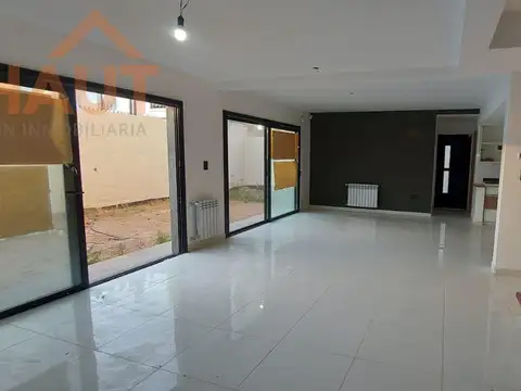 Depto Tipo Casa en Venta con 1 cocheras