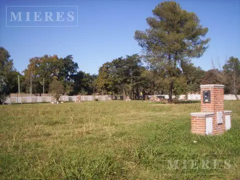 Lote de 418m² en venta en El Hornero