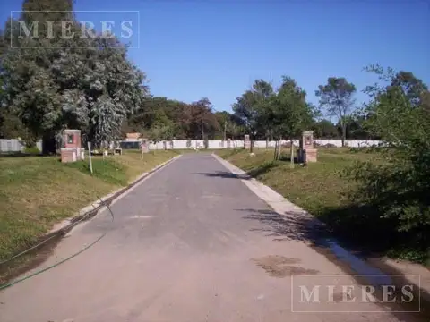 Lote de 418m² en venta en El Hornero