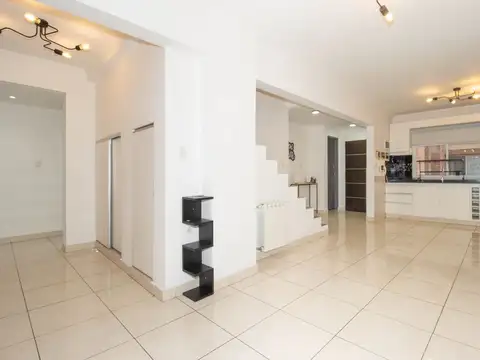 Departamento 5 ambientes con 2 baños