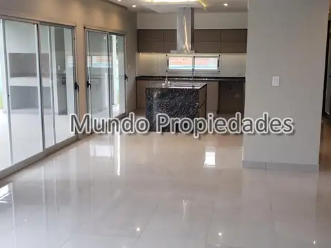 Casa en Venta con 4 cocheras