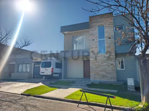 CASA EN VENTA B° RINCÓN DE DRUMMOND - LUJÁN DE CUYO