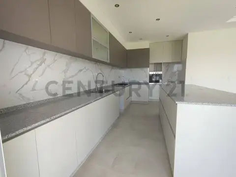 Oficina en Venta con 2 cocheras
