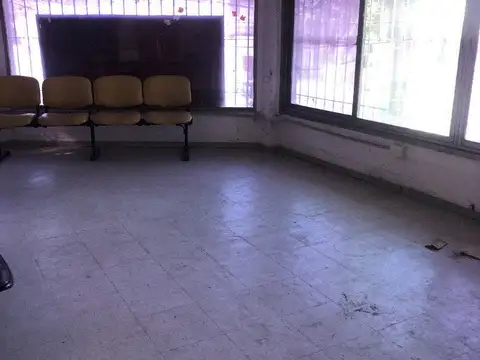 3 locales (Unidades Funcionales) en block en la esquina de Avenida Uzal y calle San Lorenzo!