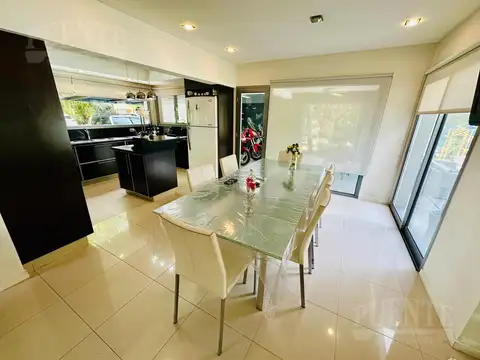 Casa 6 ambientes con 3 baños