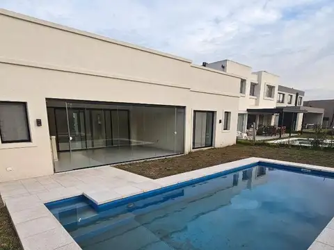 Santo Tomas - Pilar 3000