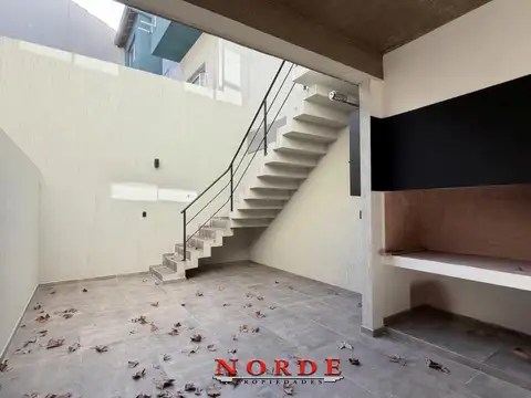 Depto Tipo Casa en Venta con 2 cocheras