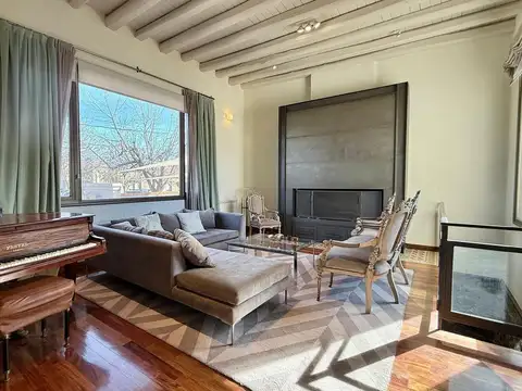 Casa en Venta con 4 cocheras