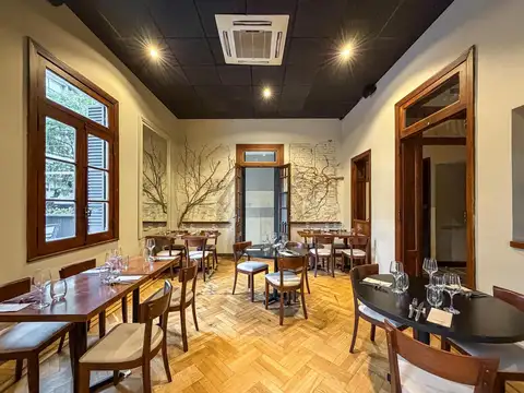 Casona comerical en esquina sobre Boulevard Oroño en Pichincha