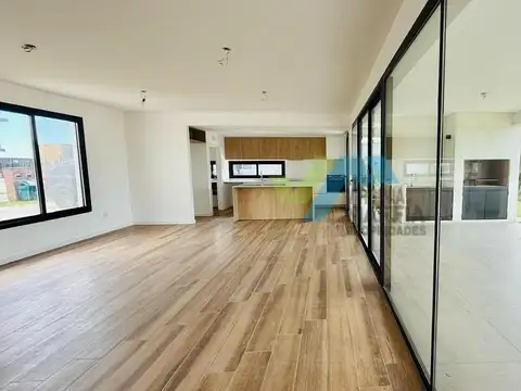 Casa 5 ambientes con 3 baños