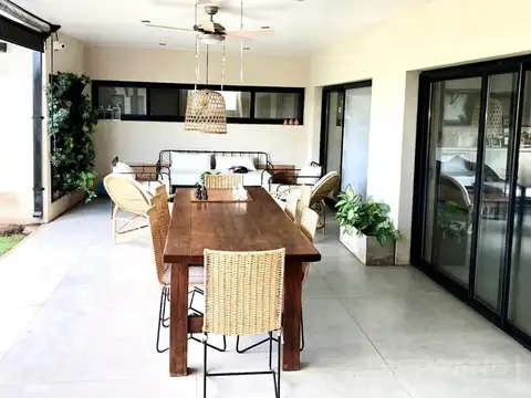 AFG. Alquiler temporal de  casa 6 amb en Haras Santa Maria. Escobar