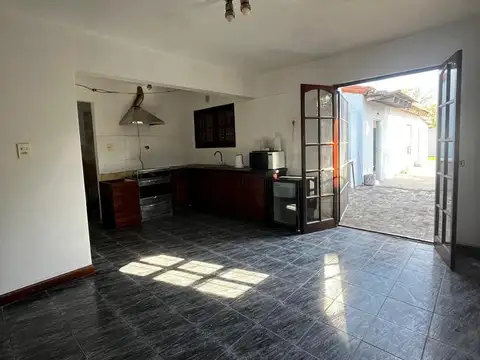 Casa en Alquiler con 1 cochera
