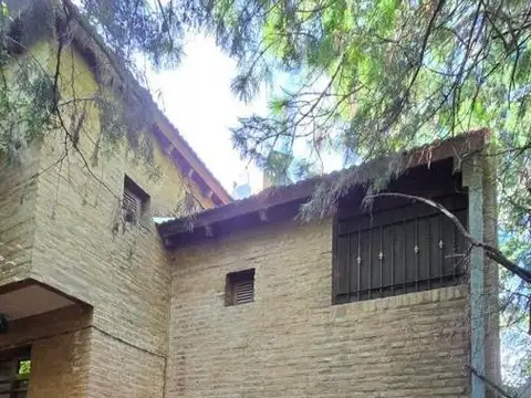 Casa en Venta con 3 cocheras