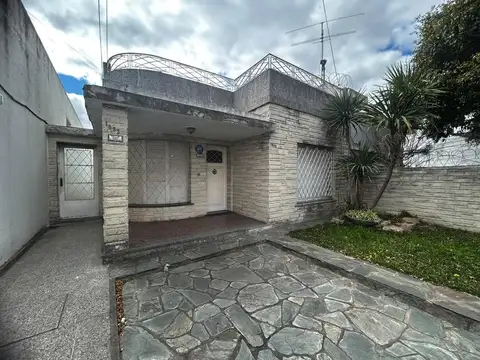 PH al Frente - Muy amplio + Jardin al Frente + Patio