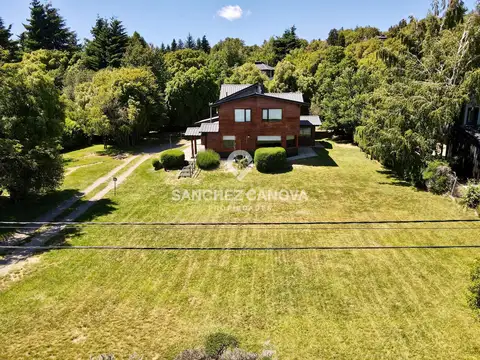 Casa en Venta con 2 cocheras