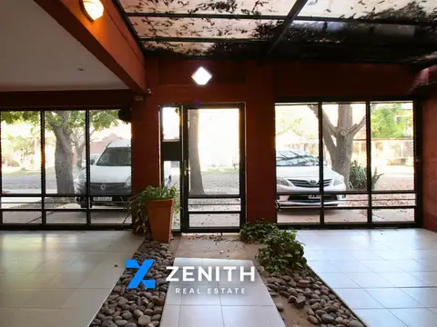 Casa 8 ambientes con 2 baños