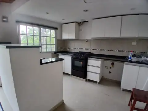 Depto Tipo Casa en Alquiler de 3 ambientes