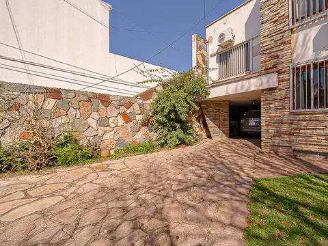 Casa 6 ambientes con 3 baños