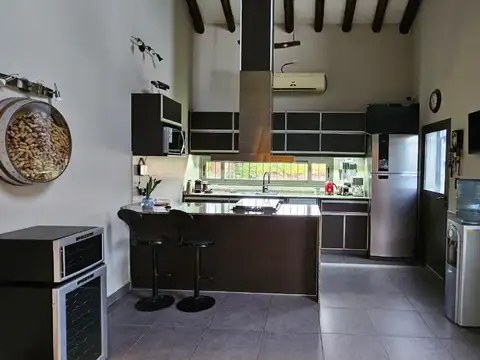 Casa 5 ambientes con 3 baños