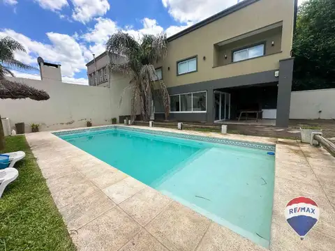 CASA 4 AMBIENTES VENTA A ESTRENAR GARAGE PILETA