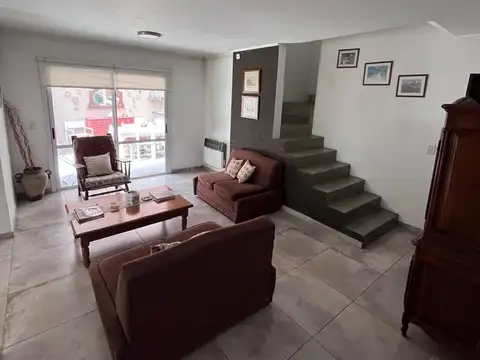Depto Tipo Casa en Venta de 5 ambientes