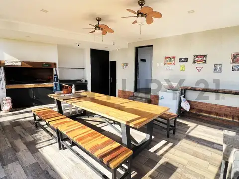 Casa 9 ambientes con 3 baños