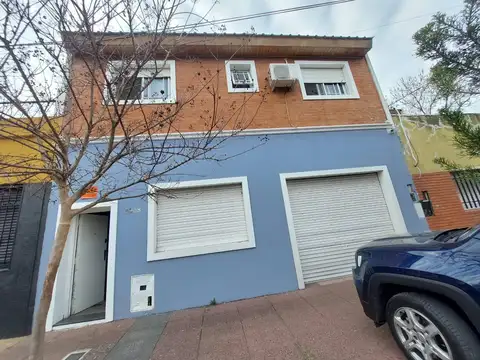 EXCELENTE CASA 4 AMBIENTES CON PATIO - 2 BAÑOS - DECK - TERRAZA - LAVADERO INDEPENDIENTE -