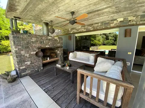 Casa 5 ambientes con 3 baños