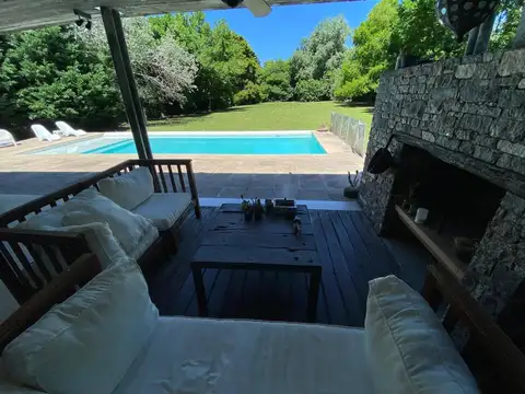 Casa en Venta con 6 cocheras