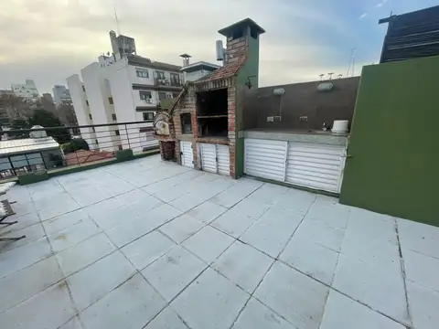 Alquiler  2 AMBIENTES    Frente Balcón  Amplia TERRAZA PROPIA C/PARRILLA  en piso superior BAUNES al 1800