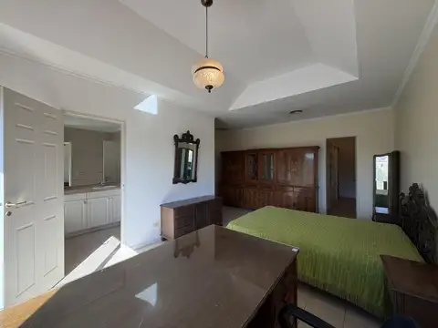 Casa 4 ambientes con 5 baños