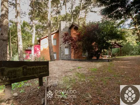 Los Queques - Mar de las Pampas: casa 2 dorm, parrilla y cochera semicubierta