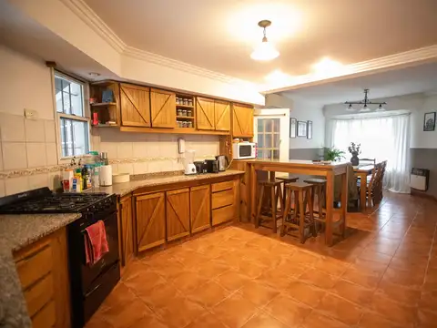 VENTA CASA 5 AMB. GARAGE PARQUE PILETA, LIBERTAD