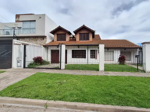 Chalet de 2 plantas en venta — Villa Ariza, Ituzaingó Norte