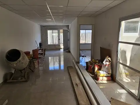 Casa de 3 dormitorios, 3 baños, con patio y cochera! Berutti y Montecaseros