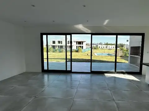 Alquiler anual (o vta)  casa luminosa y Moderna en Medal Pilar - a estrenar